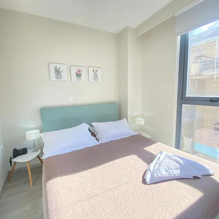 Tins - Hotel