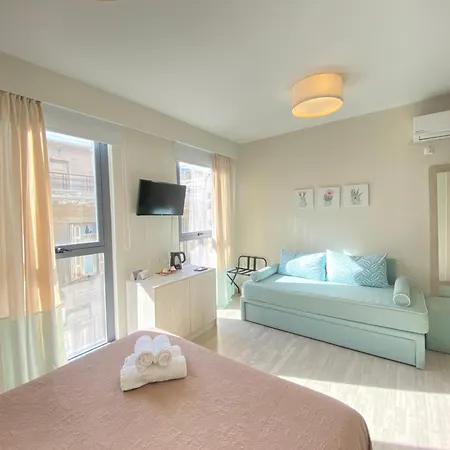 Tins - Hotel