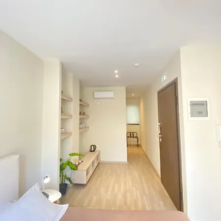 Hotel Tins -