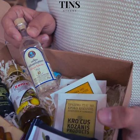 Hotel Tins -
