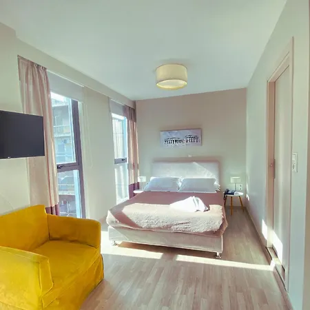 Tins - Hotel